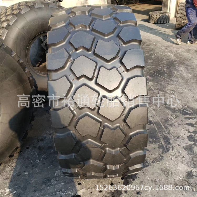 风神沙漠运输卡车轮胎24R21 全钢子午线宽基轮胎24R20.5 麻将块花