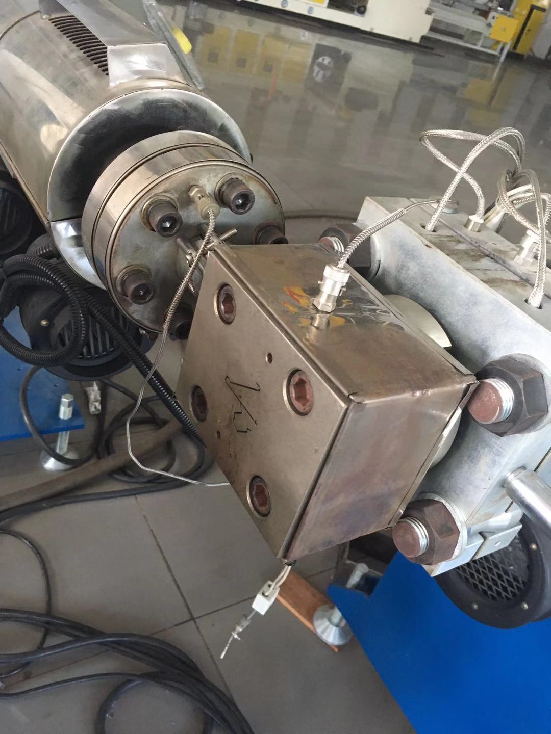 燿安厂家供应PVC超市标签夹条异型挤出机PVC软硬共挤异型挤出设备