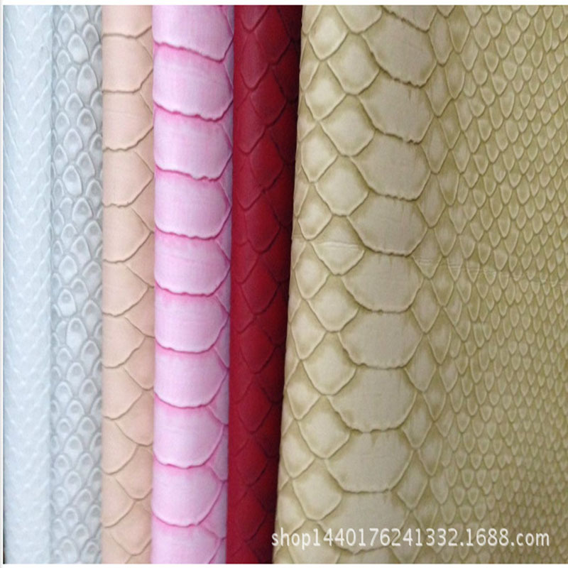 厂家批发PU皮革 箱包手袋包装面料帽子汽车革 哑光蛇皮纹来样定制