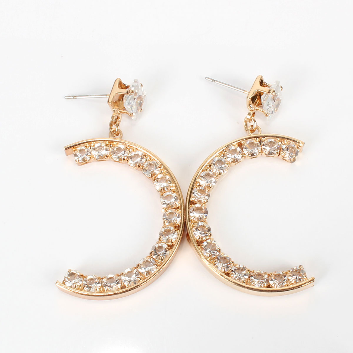 Nouveau Personnalisé Alliage Strass Boucles D'oreilles Européen Et Américain Rétro Creative Tendances C En Forme De Stud Boucles D'oreilles Femelle F3630 display picture 8