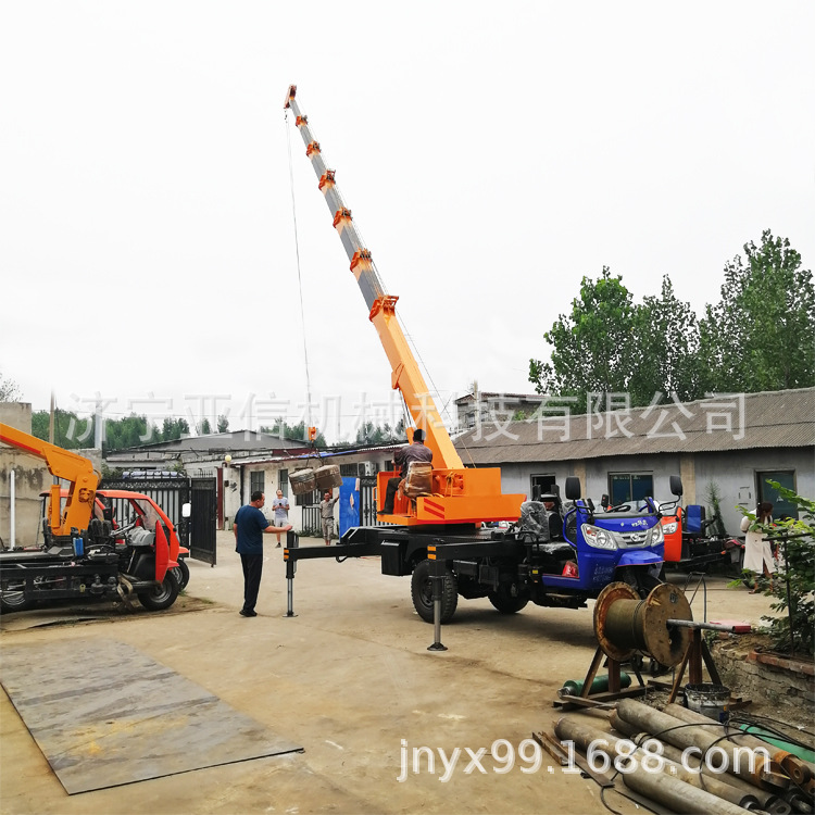 3吨五征底盘三轮随车吊 自卸三轮背背吊 360度旋转三轮建筑吊车