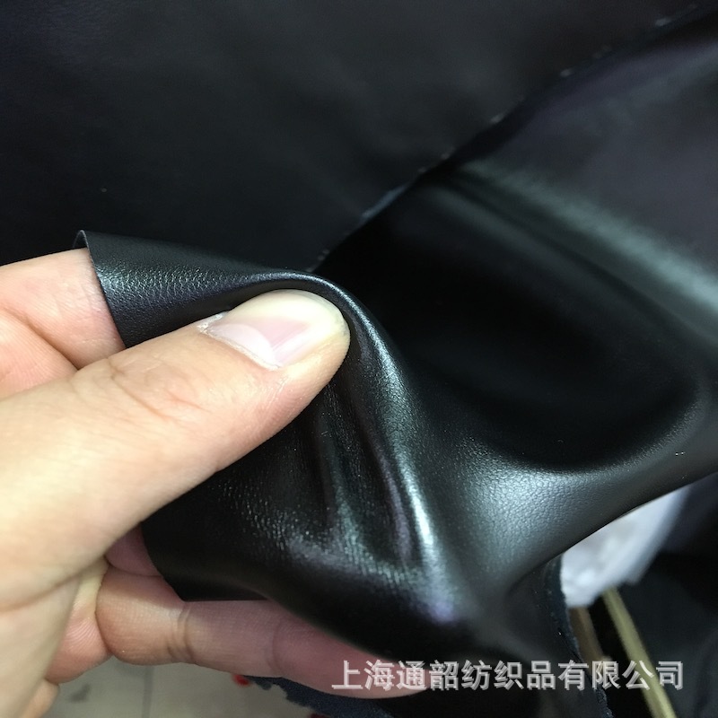 40色 PU绵羊纹软皮料毛底复合弹力皮革免洗皮服装服饰皮革0.6mm-阿里巴巴