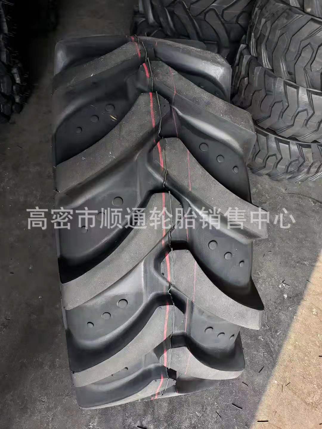 现货挖掘机轮胎405/70R20越野人字花纹16/70R20铲车装载机轮胎
