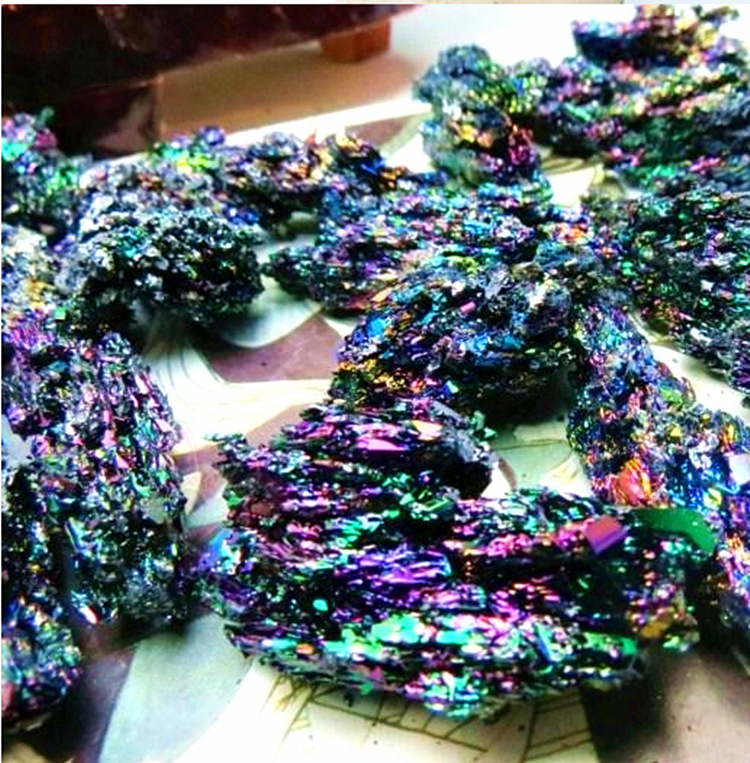 Natural colorful ore small piece Silicon Carbide mineral crystal teaching specimen peacock color ore small piece original stone ornaments