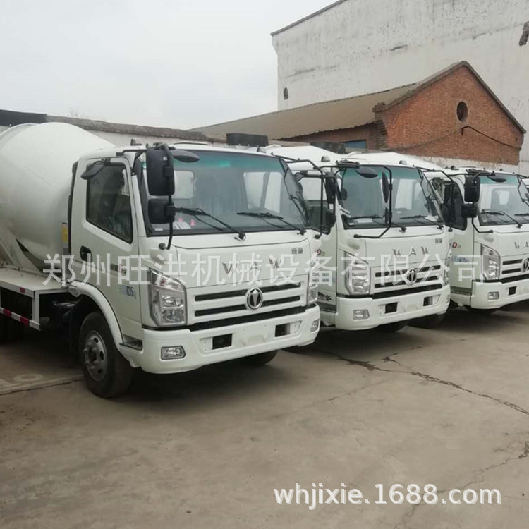 工地用的铲车搅拌机 小型自助上料搅拌罐车 32马力三轮搅拌车价格