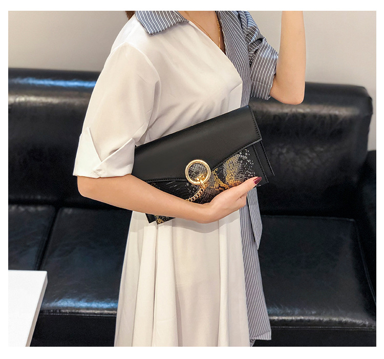 Fashion Snake Pattern Chain Clutch Wholesale display picture 6