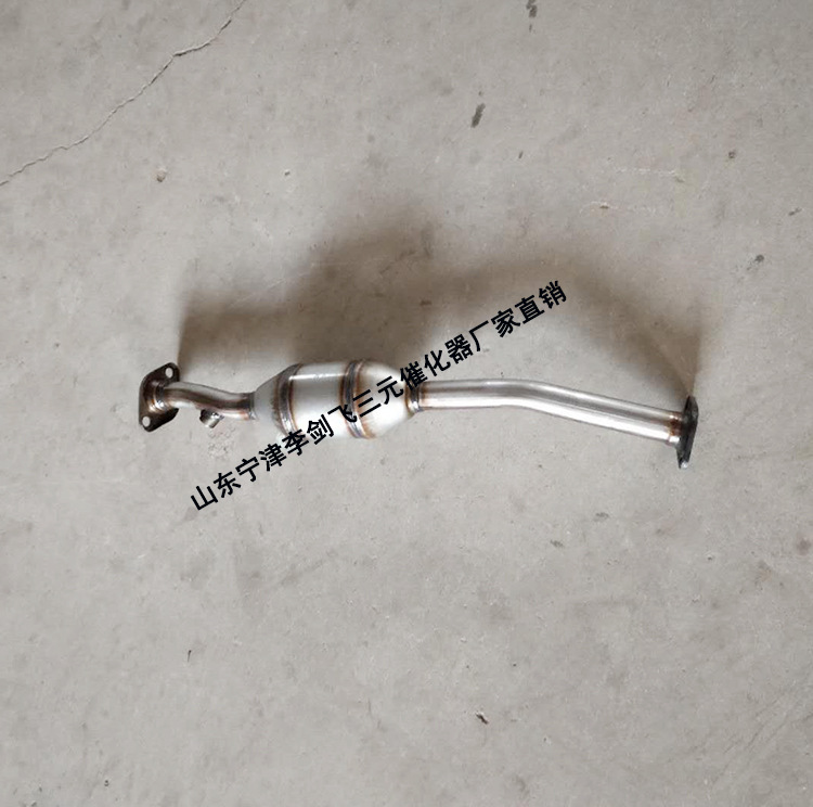 Manufacturer Supplies Suitable for Dongfeng Xingjingyi 1.5Xllv 1. X3 X5 Car Exhaust Pipe Three-Way Catalytic Converter