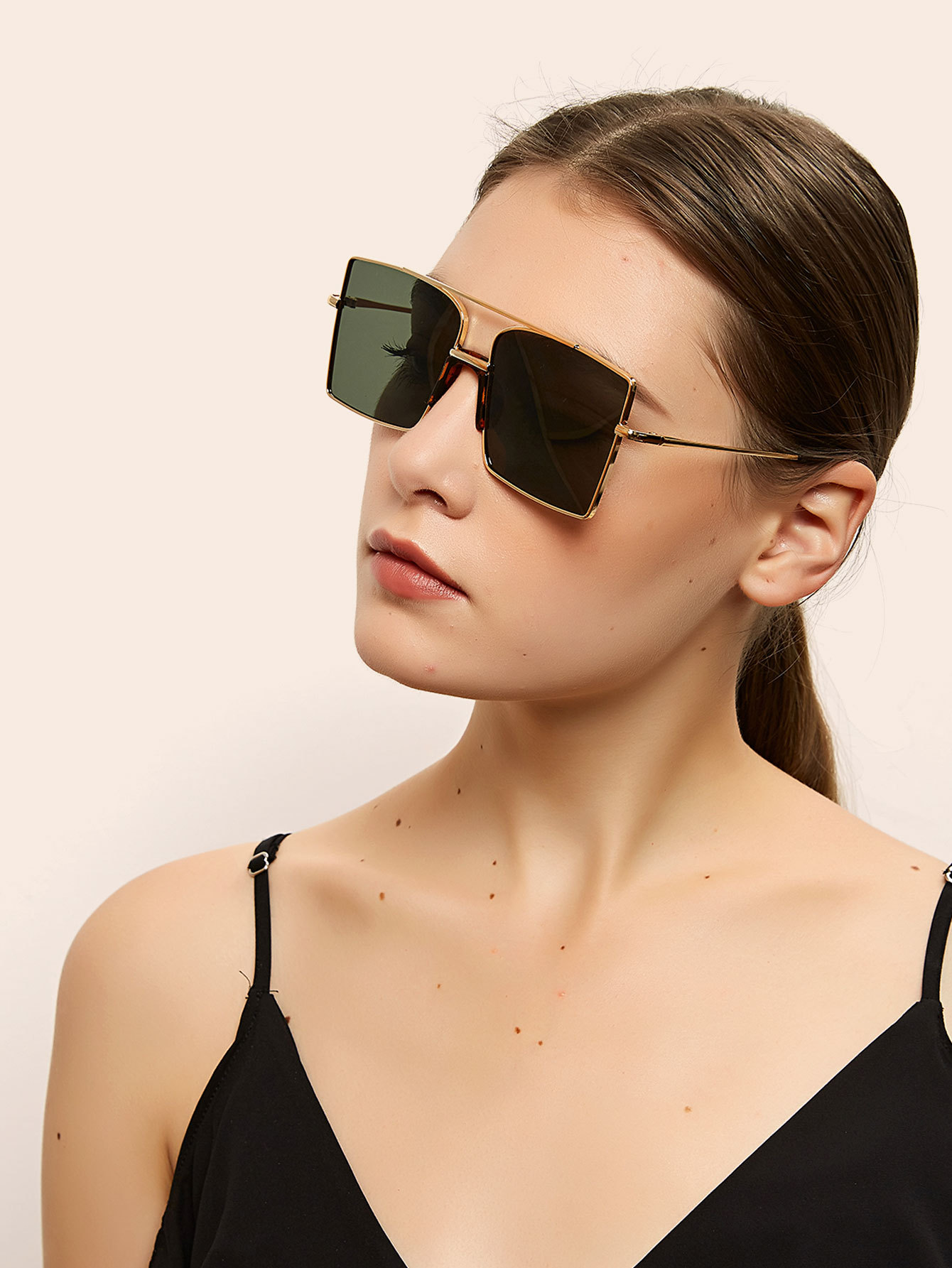 Fashion Big Frame Glasses Simple New Metal Big Frame Square Sunglasses Women Transparent Pink Ocean Film Big Frame Sunglasses Wholesale display picture 12