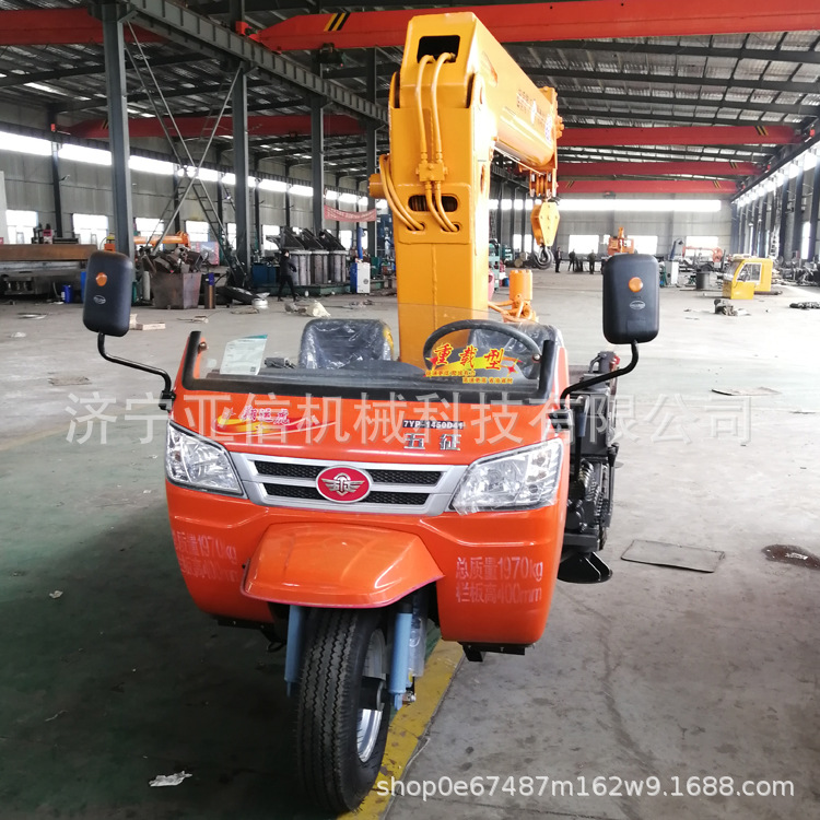 供应农用3吨三轮随车吊 三马子下葬平板吊车 履带爬爬车吊