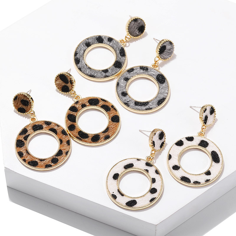 Suede Leopard Print Circle Cutout Earrings Women Fashion Trend Stud Earrings display picture 1