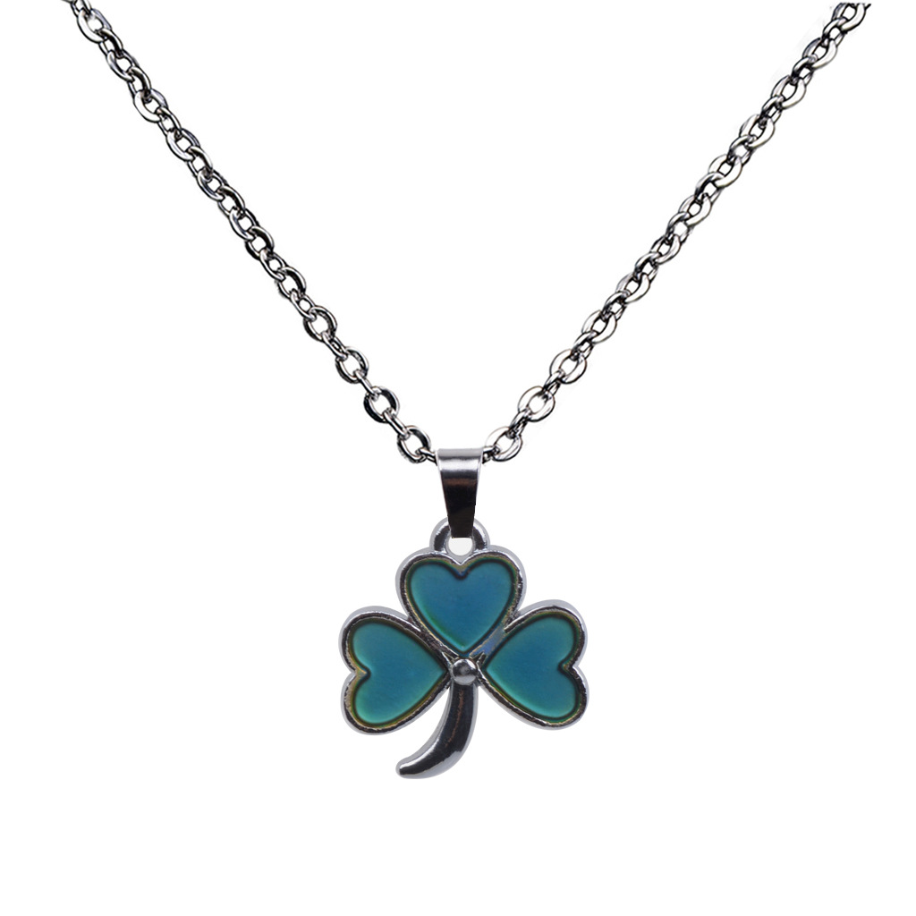 Fashion Creative Three Petal Pendant Stainless Steel Necklace display picture 8