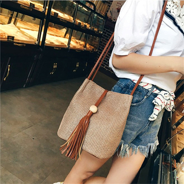 Japanese and Korean version of the new straw-woven lady bag with one shoulder bag and one shoulder bucket with one shoul