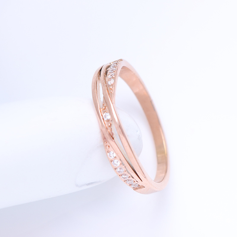 Stainless Titanium Steel Hollow Rhinestone-studded Rose Gold Ring display picture 1