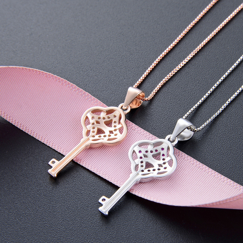 Amor clave s925 Collar de plata colgante elegante Super temperamento de hadas Chanel estilo de joyería transfronteriza Venta caliente