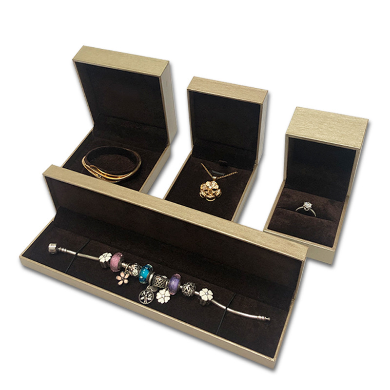 厂家直供直角凸边首饰盒 高档充皮纸珠宝盒精美礼品盒可定 制LOGO