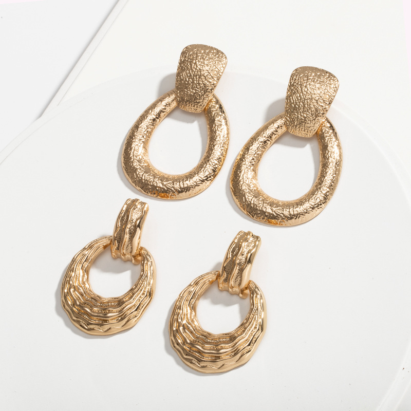 Gold Fashion Simple Earrings display picture 3