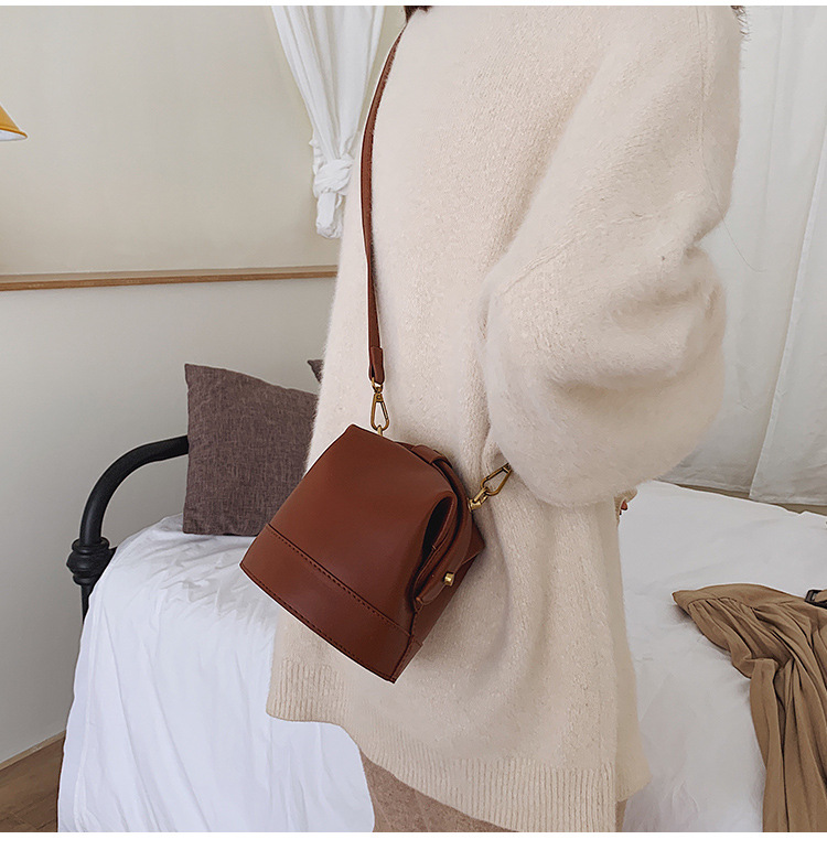 Petit Sac 2019 Nouvelle Automne Et D'hiver Simple Western Style Texturé Seule Épaule Sac De Mode Bandoulière Seau Sac display picture 13