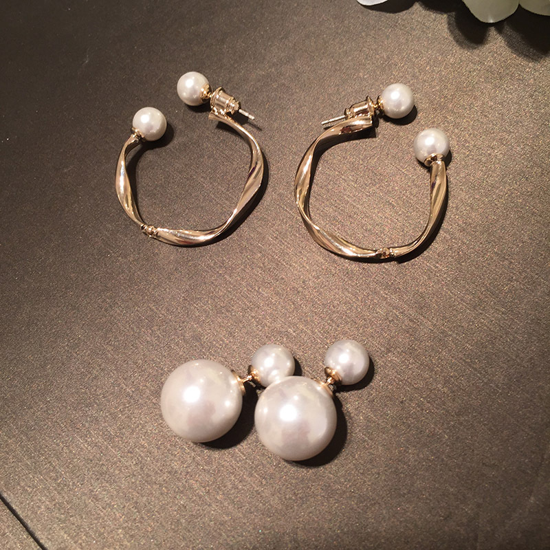 Koreanische Mode Doppelseitige Perlen Unregelmäßige Geometrische Kreis Ohrringe Süße Damen Damen Ohrringe S925 Silver Needle display picture 7
