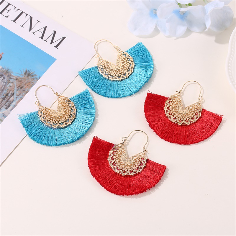 New Fashion Retro Exaggerated Fan-shaped Lace Pattern Tassel Earrings Wholesale display picture 4