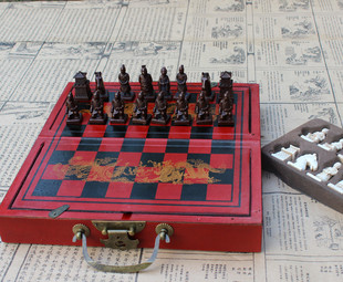 Антикварные международные шахматы терракоттские воины и лошади, трехмерные шахматные кусочки, деревянная складная шахматная доска, маленький мультипликационный шахмат творческий подарок