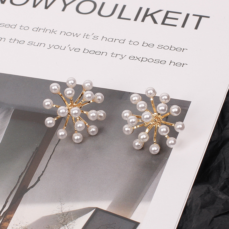 S925 Argent Aiguille Coréenne Simple Perle Fleur Boucles D&#39;oreilles Mode Gros Nihaojewelry display picture 5