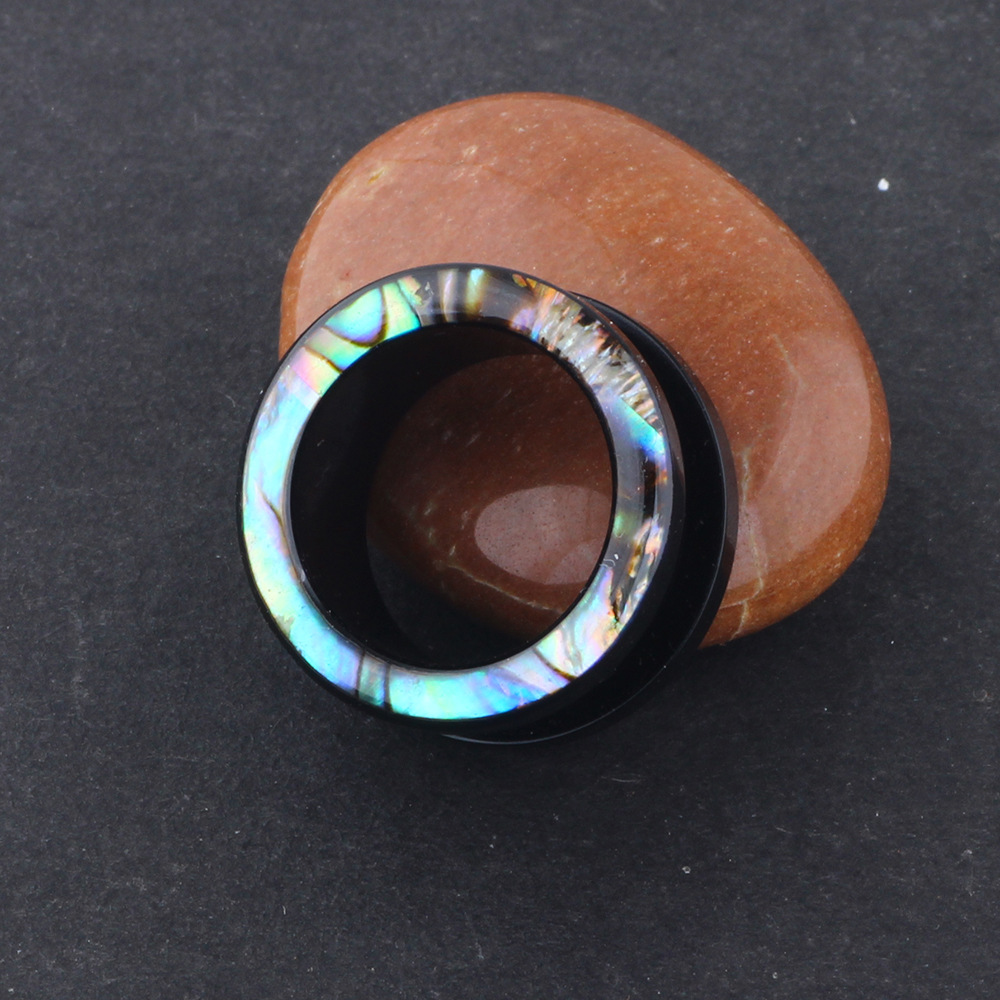 Pointed titanium steel lip stud product view