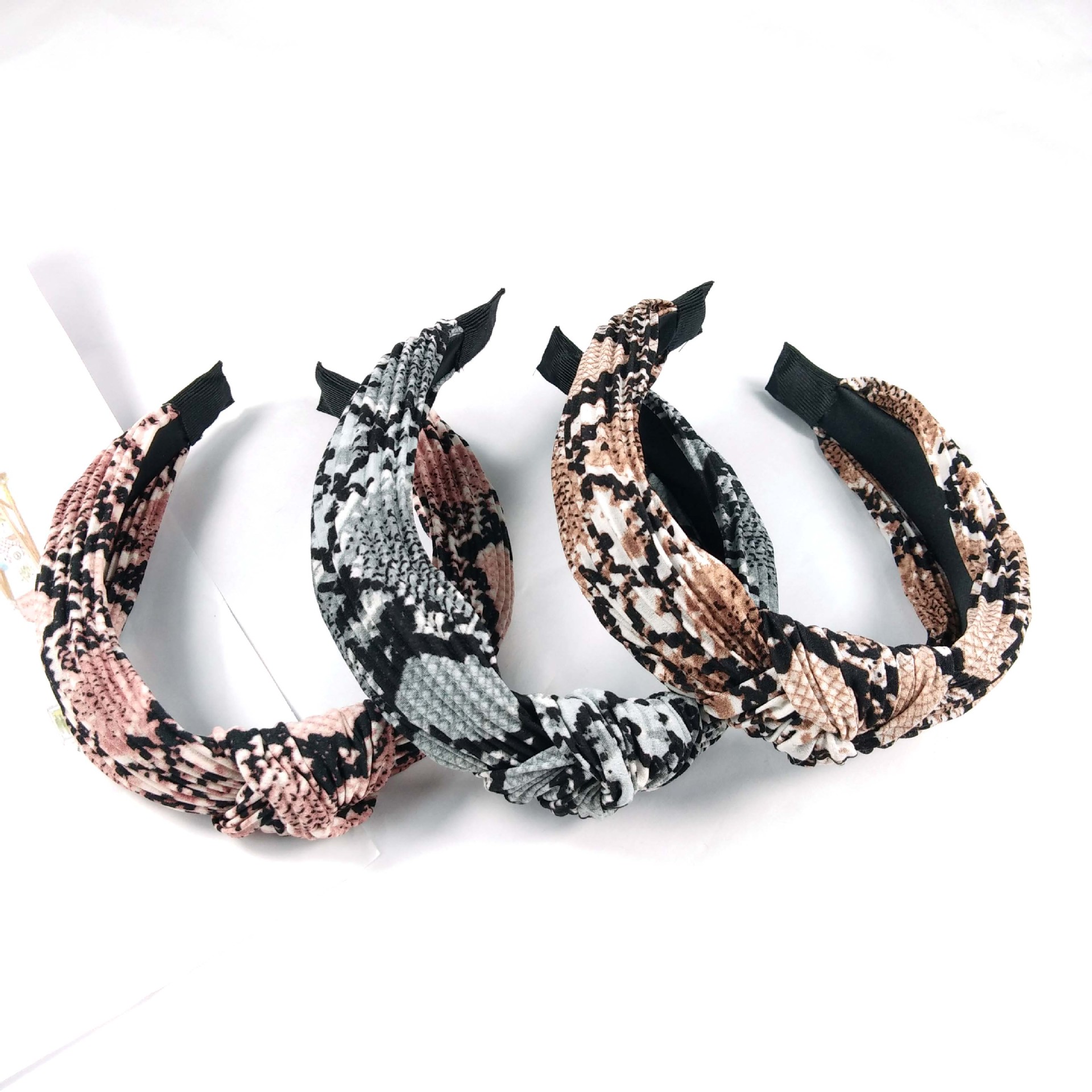 Fashion  Snakeskin Knotted Headband Wide-brimmed Fabric Printing Crease Hairpin Serpentine Fold Pressure Headband Wholesale Nihaojewelry display picture 3