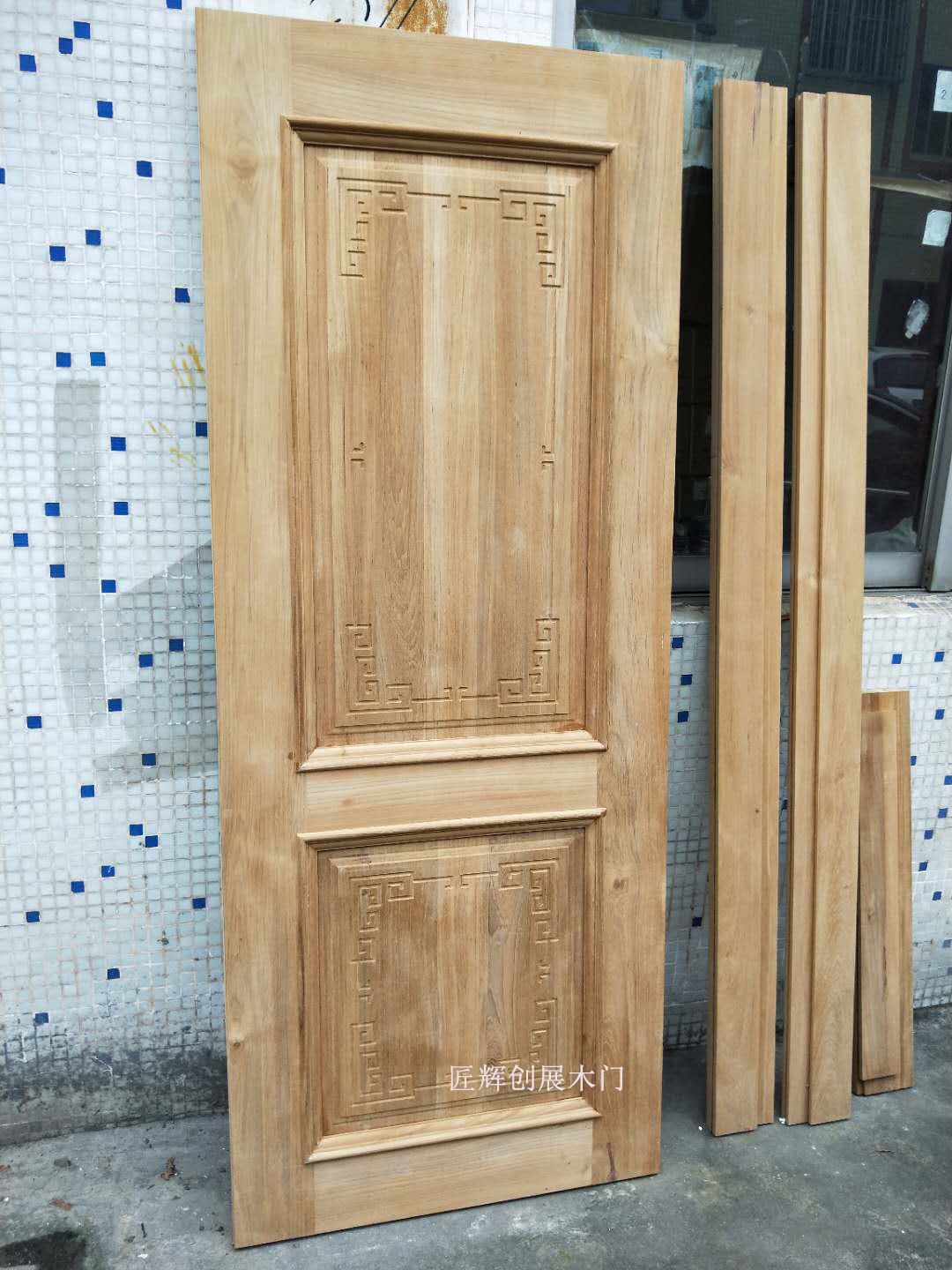 厂家供应缅甸柚木原实木门 可做木蜡油 新中式简约别墅卧室木门-阿里巴巴