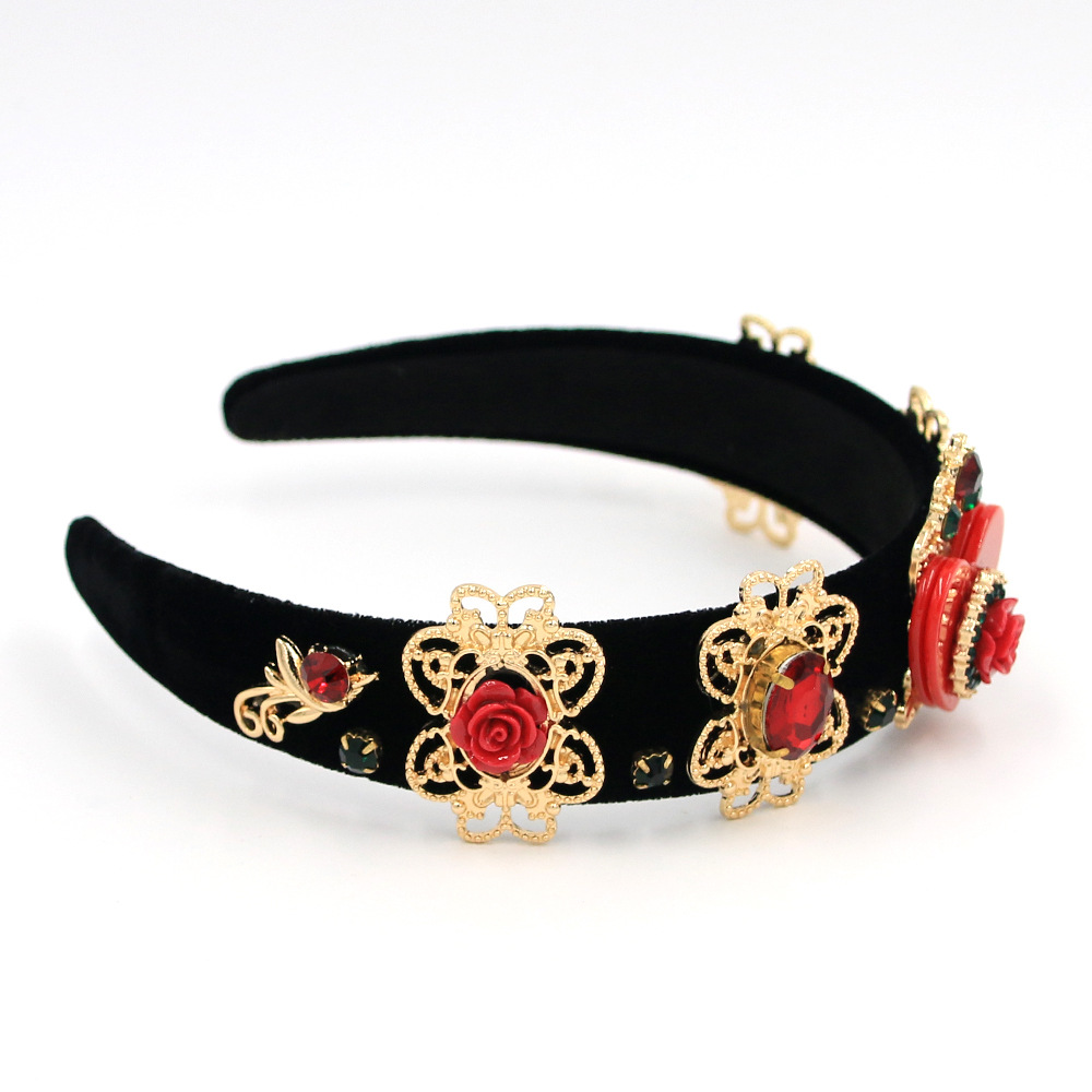 New Fashion Baroque Fashion Heart-shaped Crown Gold Wild Catwalk Hairband Nihaojewelry Wholesale display picture 6