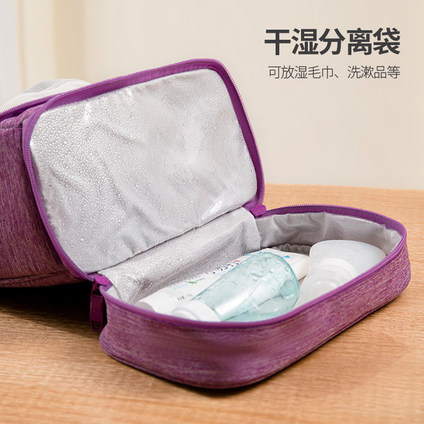 Capacious handheld cosmetic bag for traveling wet and dry separation