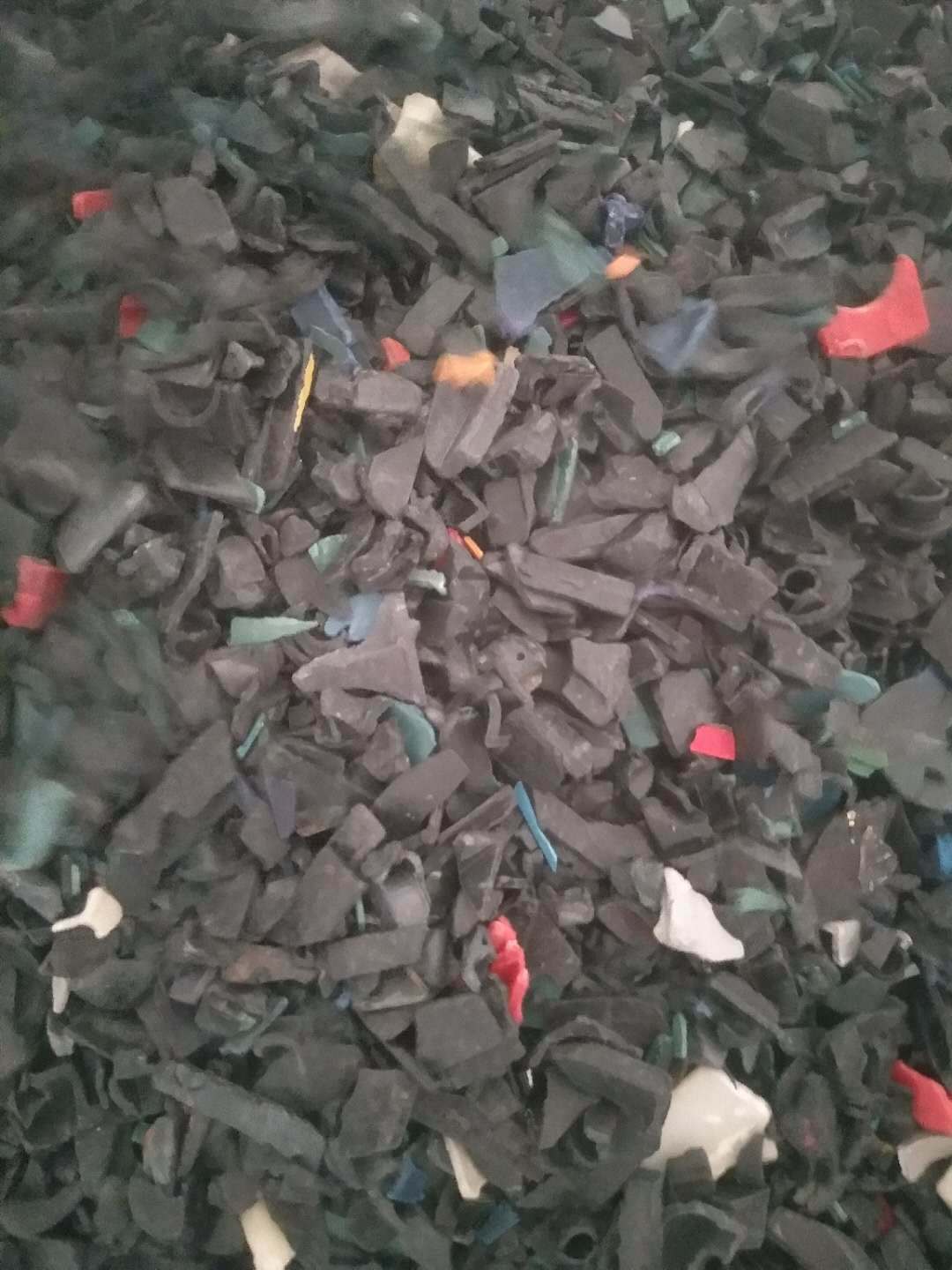 电瓶壳盖ABS粉碎料经过硅胶机处理电子料注塑级环保外壳电池壳