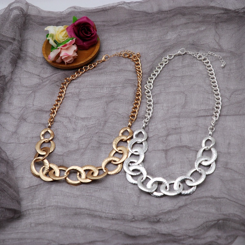 Fashion Short Trend Chain Buckle Necklace Clavicle Chain Matte Silver Gold Necklace display picture 7