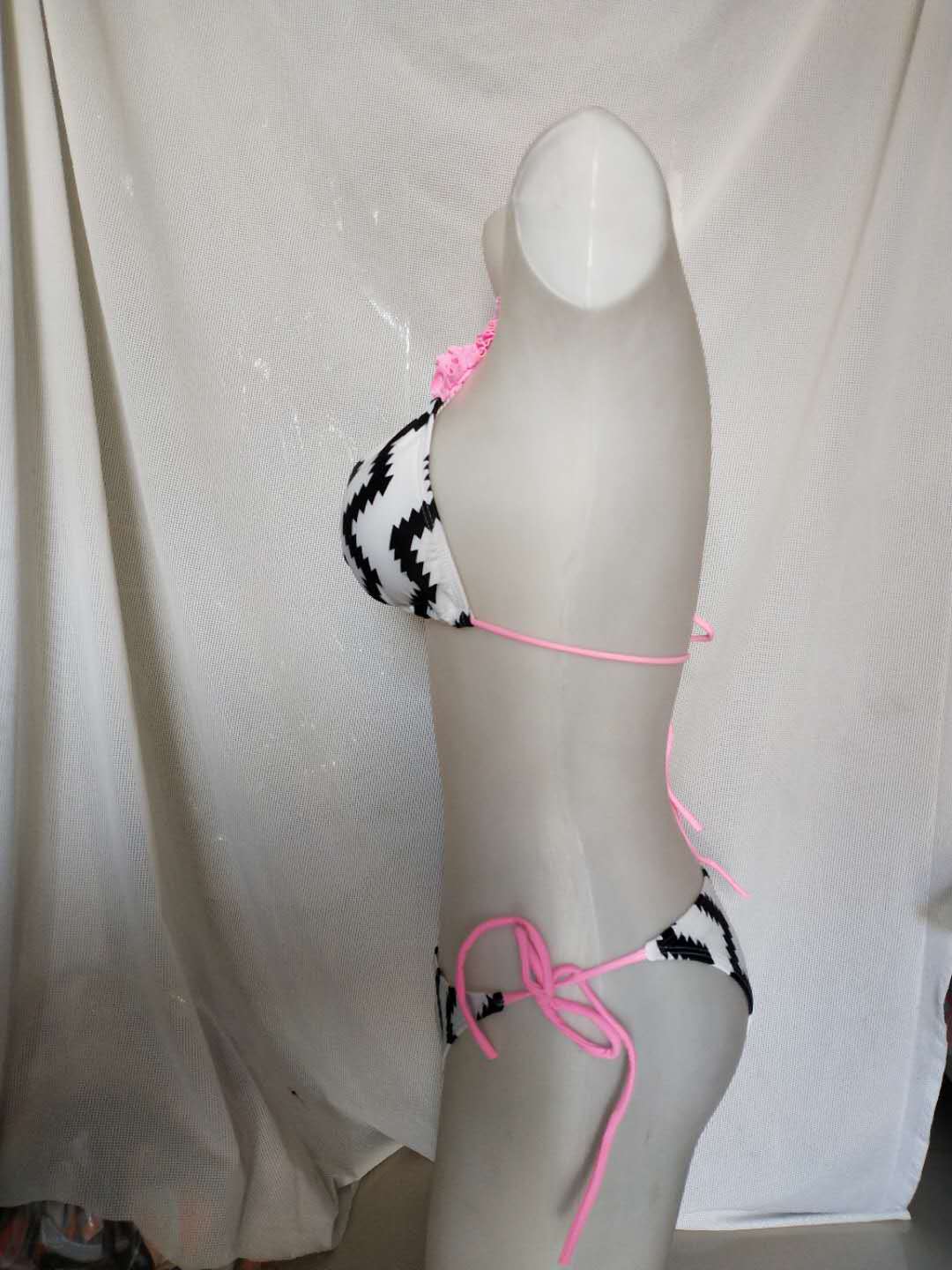 Wave Lace Hanging Neck Swimsuit