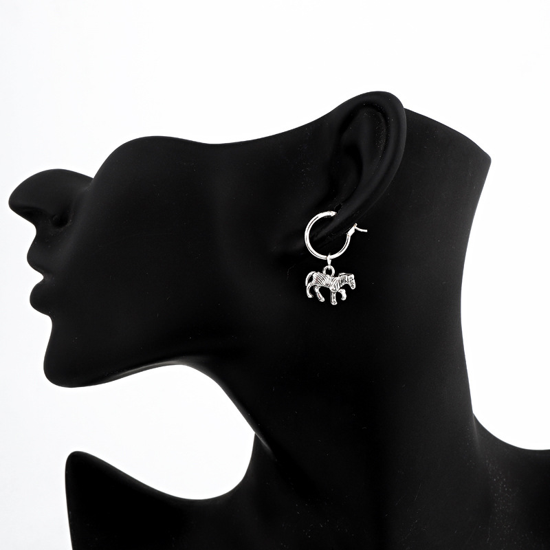 European And American Fashion Animal Hoop Earrings Retro Cute Pony Pendant Earclip Earrings Female  Hot Sale display picture 6