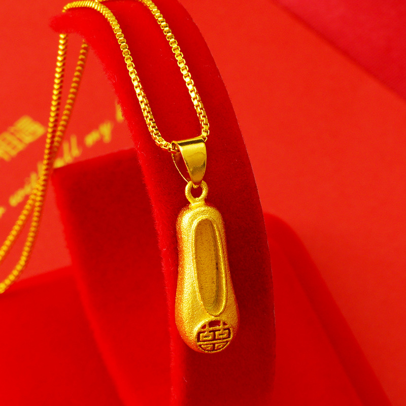 Venta al por mayor vintage imitación oro doble felicidad zapatos bordados colgante de mujer spray de arena imitación de oro 3D duro oro letra chapado en oro colgante