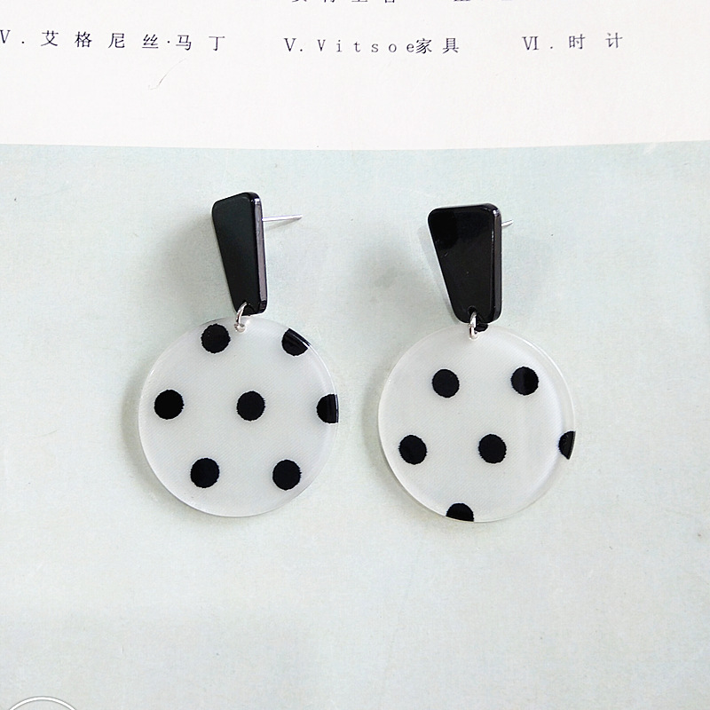 7g Weight No Inlaid Inlay Material Earrings Classification Housewarming, Anniversary, Business, Wedding, Travel, Birthday, Festival Occasion Arylic Material Geometric Pattern Women'S Gender Black&White Color Table Tennis Racket Round Spotted Pattern Earrings 7