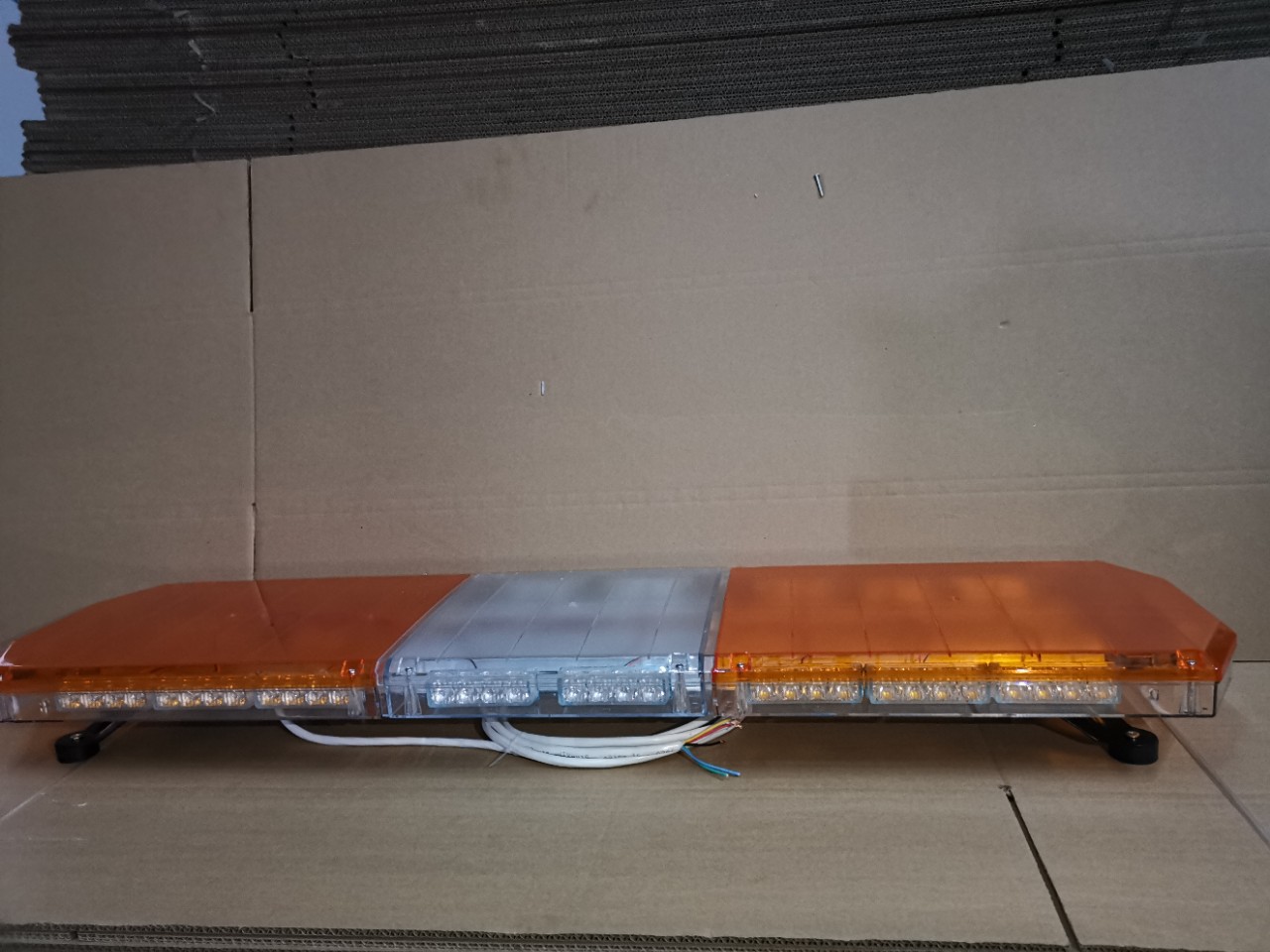 High-Power Yellow Warning Light for Engineering Vehicles, Suitable for High-Speed Maintenance Vehicles, Long-Row Warning Light for Rooftop Use in High-Speed Maintenance