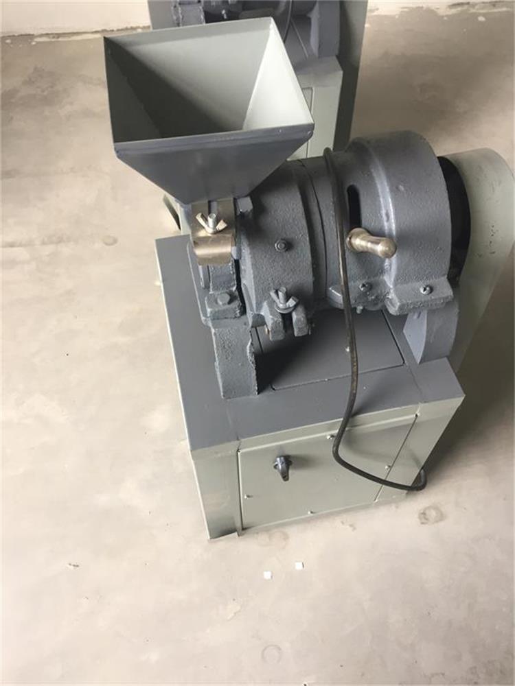 三七打粉机  中药研磨机   小型中药粉碎机   多功能磨粉机