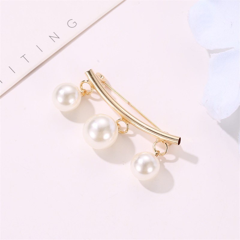 New Fashion Simple Collar Pin Curved Pearl Brooch Wholesale display picture 4