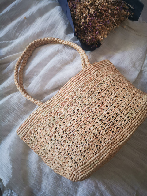 Hand-made Lafite straw woven bag Hollow straw woven bag Beach bag Portable cabbage basket straw woven bag