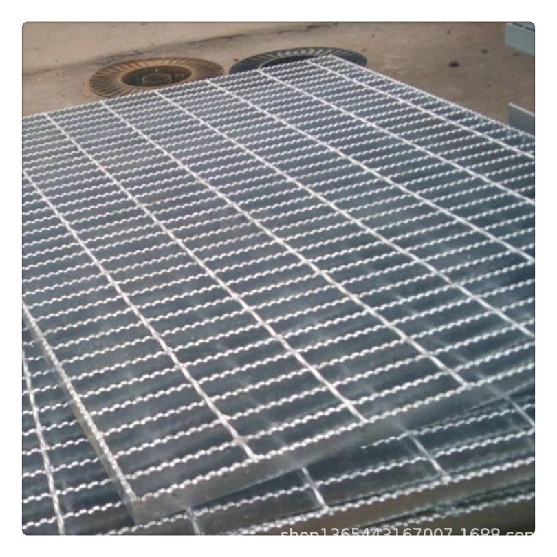 车站旁使用不锈钢钢格板 齿形钢格栅板 地下室地沟盖板
