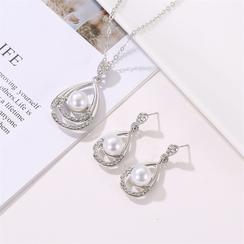 Pearl Jewelry Set Temperament Droplet Necklace Earrings Two Pieces Personality Elegant Bridal Earrings display picture 8