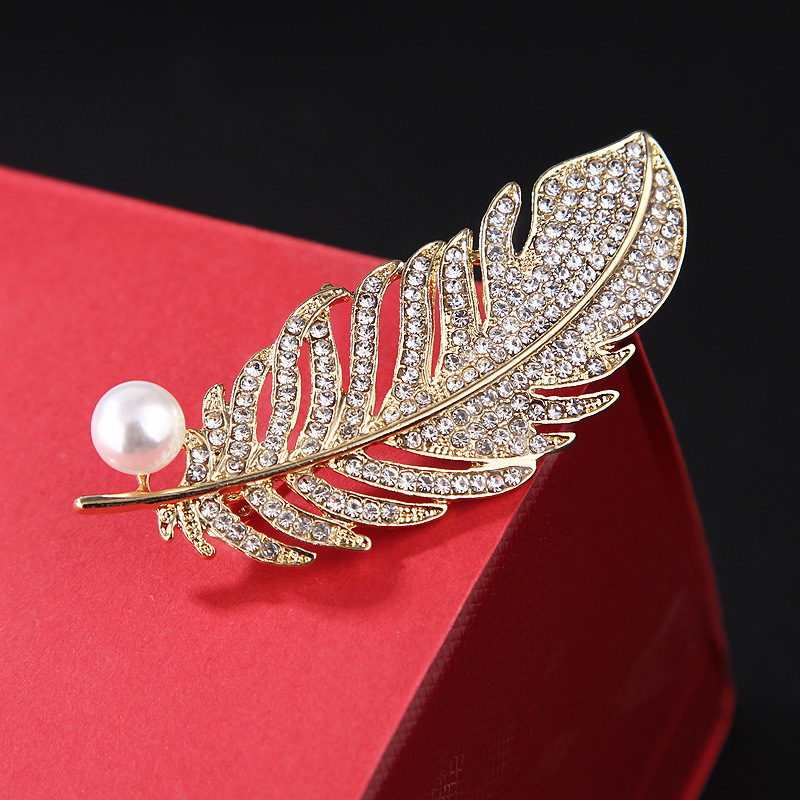 Simple Style Leaf Alloy Plating Artificial Rhinestones Unisex Brooches display picture 1
