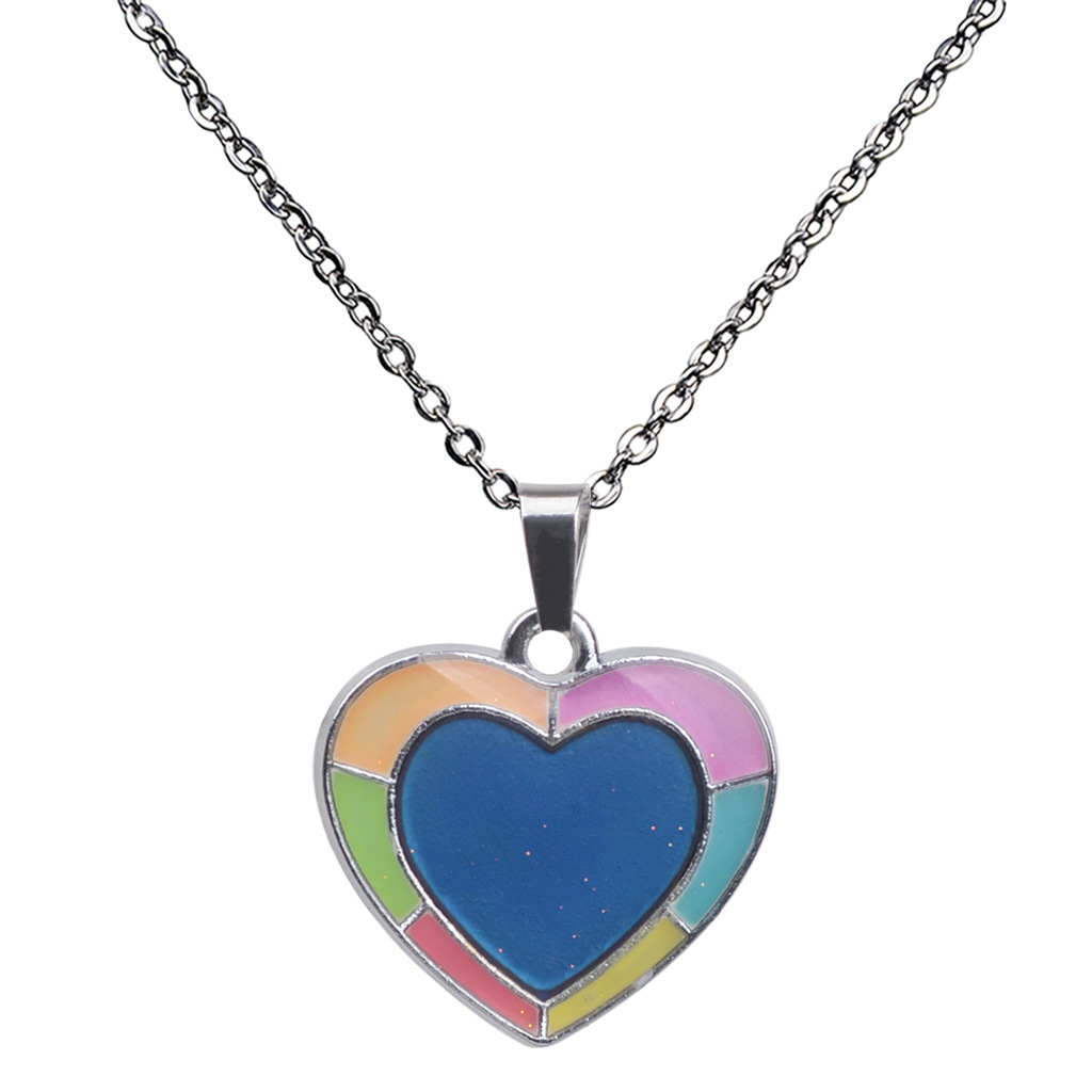 Collier Changeant De Couleur Pendentif Coeur Papillon Lumineux Fluorescent display picture 15