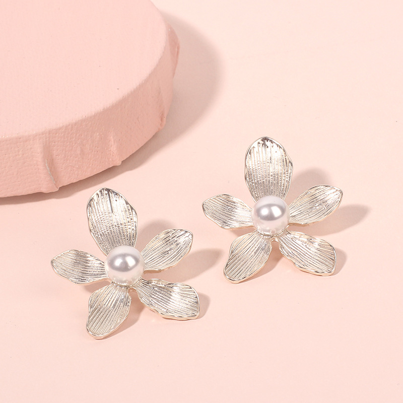 20g Weight Earrings Classification Wedding, Travel Occasion Women'S Gender Gold, Silver Color Fashion Flower Pearl Alloy Earrings 9