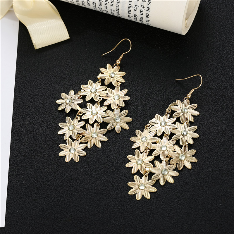 Vintage Beautiful Temperament Hollow Gold And Silver Alloy Plating Long Drop Flower Earrings display picture 3