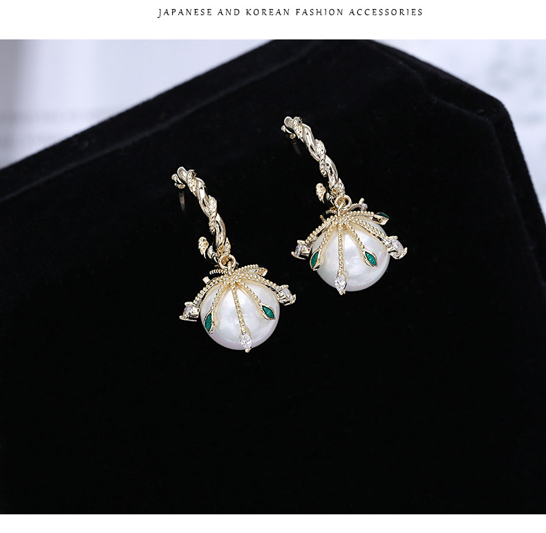 2021 Nouveau Émeraude Vintage Cour Perle Boucles D'oreilles Pour Les Femmes Boucles D'oreilles À La Mode Japonais Et Coréen Argent Broches Gouttes Pour Les Oreilles Usine En Gros display picture 5