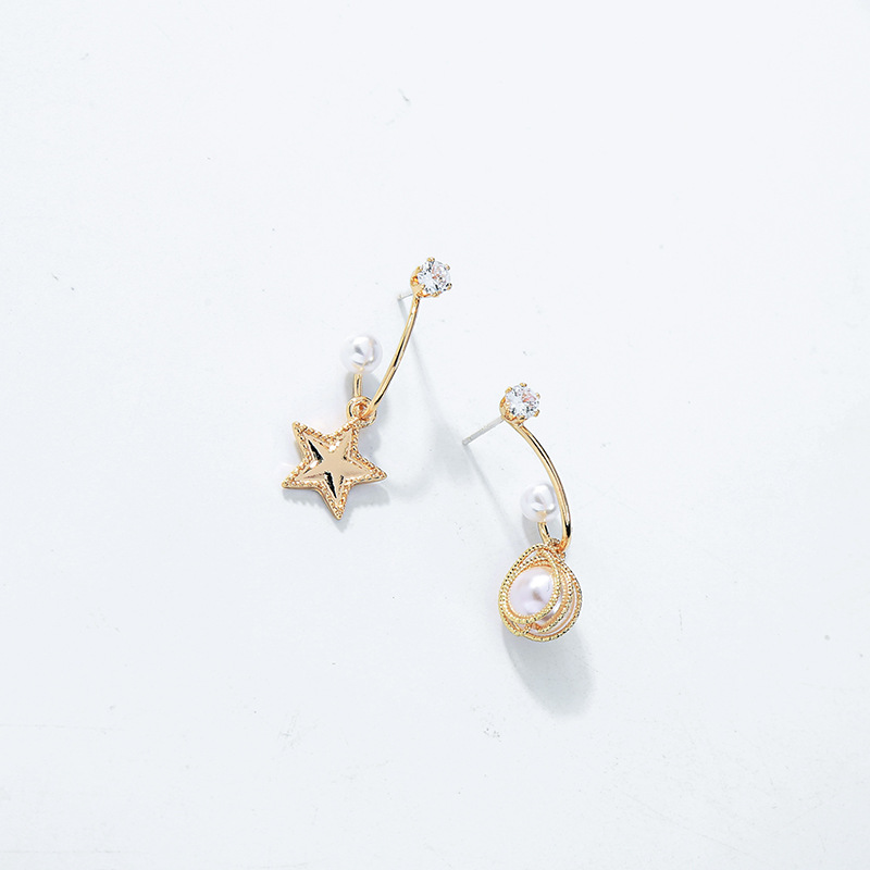 Five-pointed Star Stud Earrings Temperament Super Fairy Asymmetric Net Red Pearl Earrings display picture 3