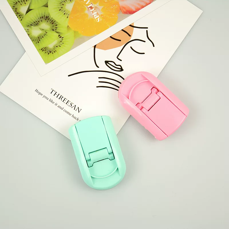 Portable Plastic Eyelash Curler, Compact Foldable Design, Soft Pad — Travel Size