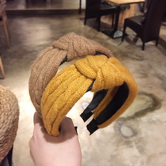 Winter and Autumn Fashionable Knitted Wide-Brim Woolen Hair Clip for Women, Korean Style Headband, Simple and Versatile Outfit Hair Accessory
